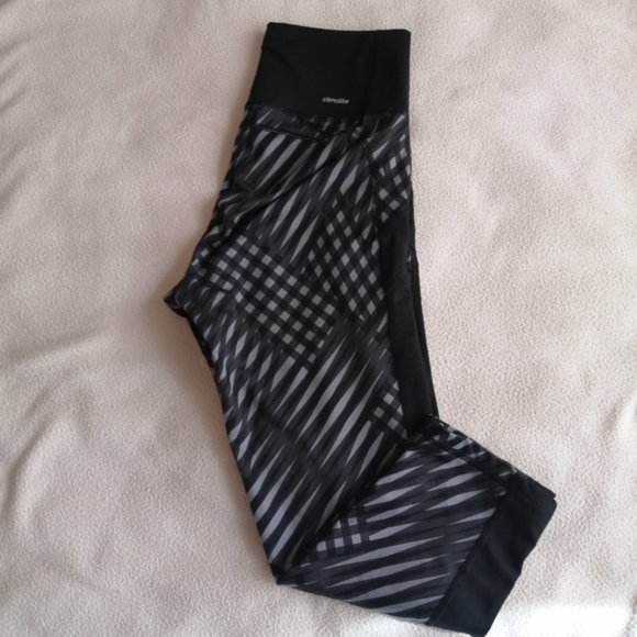 Adidas Gray & Black Printed High Rise Crop Capris Leggings - Picture 12 of 13